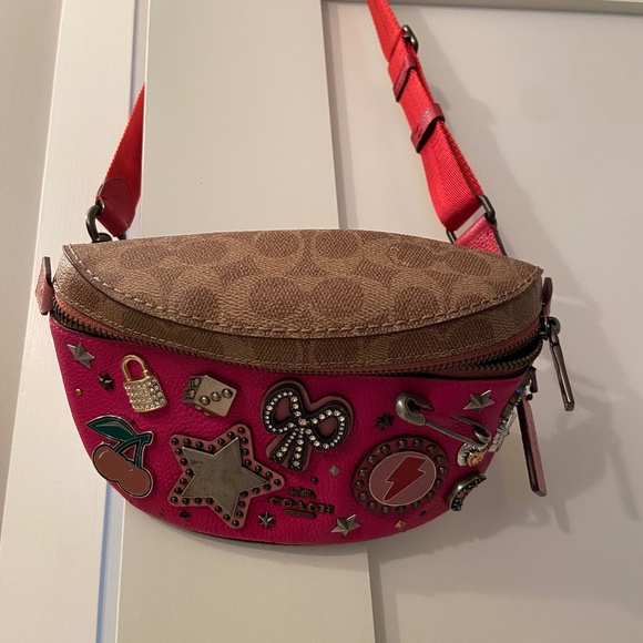 Coach Leather Belt Bag - Souvenir Pins - Picture 2 of 5